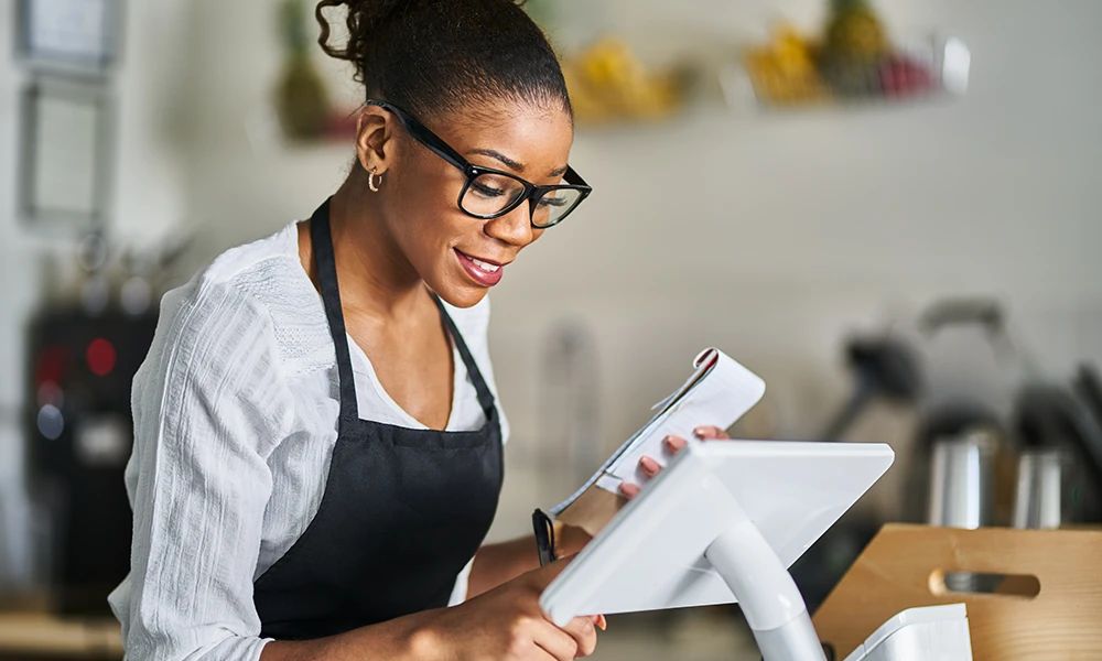 cafe worker using digital cash register
