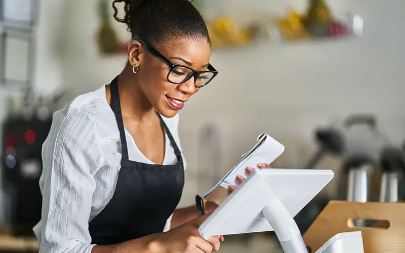 cafe worker using digital cash register