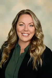 headshot of Laura Potthoff